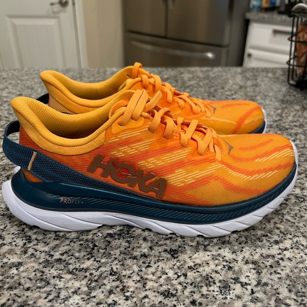 HOKA WOMENS MACH 5